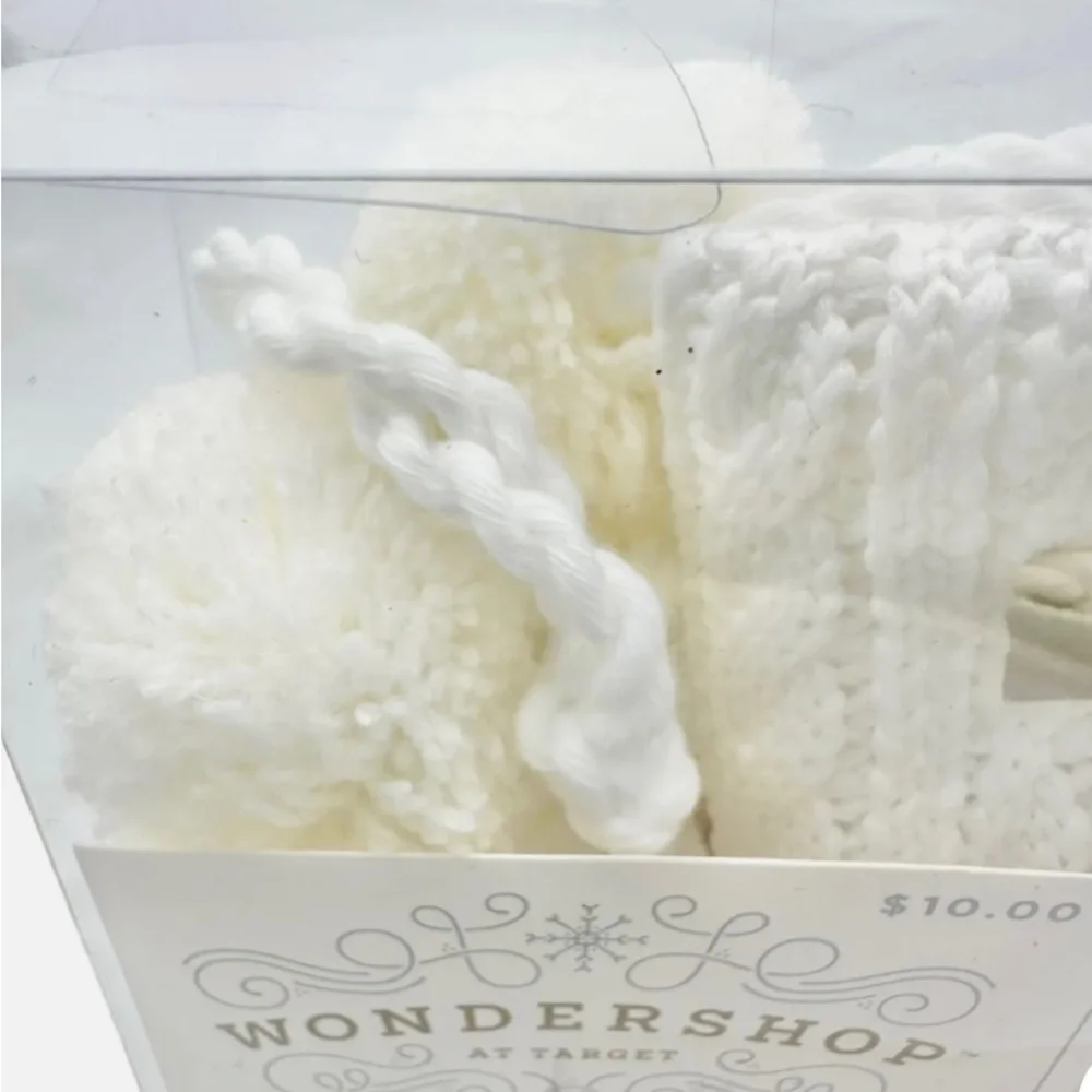 NWT Wonder Shop Banner Peace 6 FT L(1.8 M) White Knit Pom Poms NIB At Target